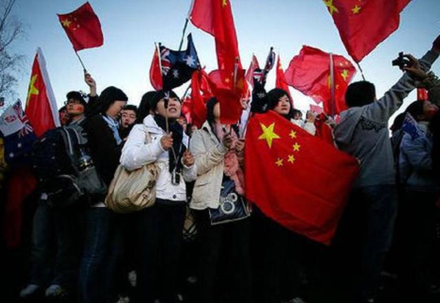 黄色小人推箱子